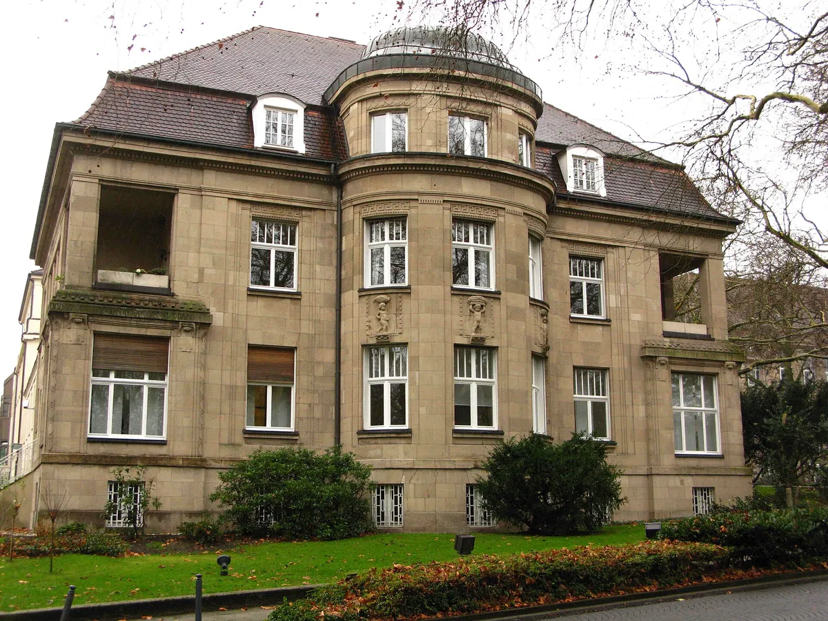 IS Ruhr が校舎に使う Villa Koppers(エッセン Moltkeplatz 61・2009 年に撮影、学校の開校前)