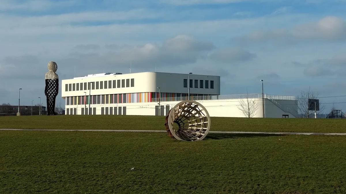 Rivers International School Arnhem の校舎(Schuytgraaf・2017 年)